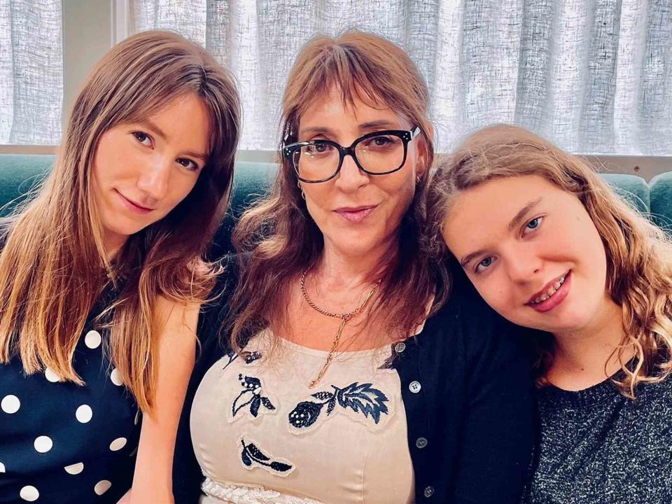 <p>Katey Sagal instagram</p> Katey Sagal and her daughters Sarah Grace White and Esmé Louise Sutter.