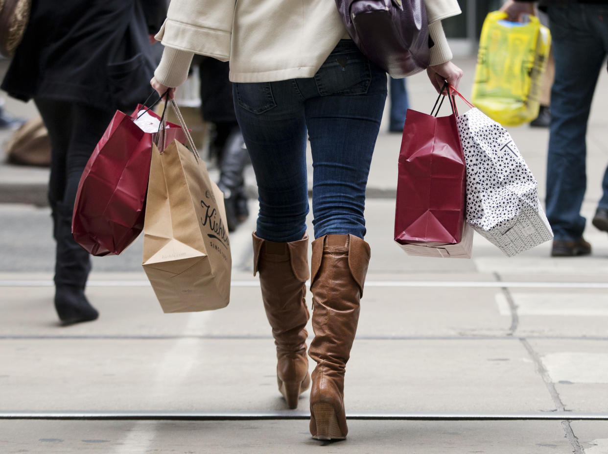 A woman carries shopping bags during the Christmas shopping season in Toronto, December 7, 2012.  REUTERS/Mark Blinch (CANADA - Tags: BUSINESS SOCIETY)