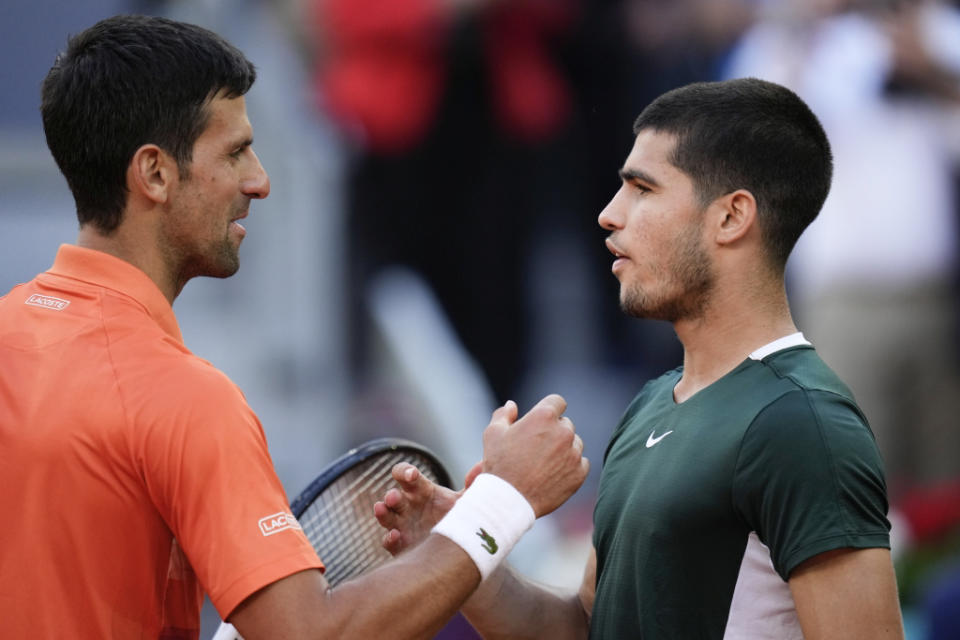 Novak Djokovic(左)與球王Carlos Alcaraz Garfia。（美聯社資料照）