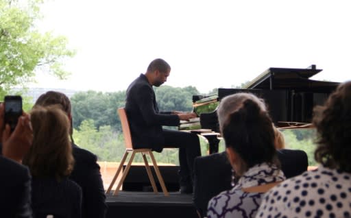In the first performance at the REACH, Kennedy Center artistic director for jazz Jason Maron played a piece that included glissando, the upward or downward slide of notes architect Steven Holl says inspired his design