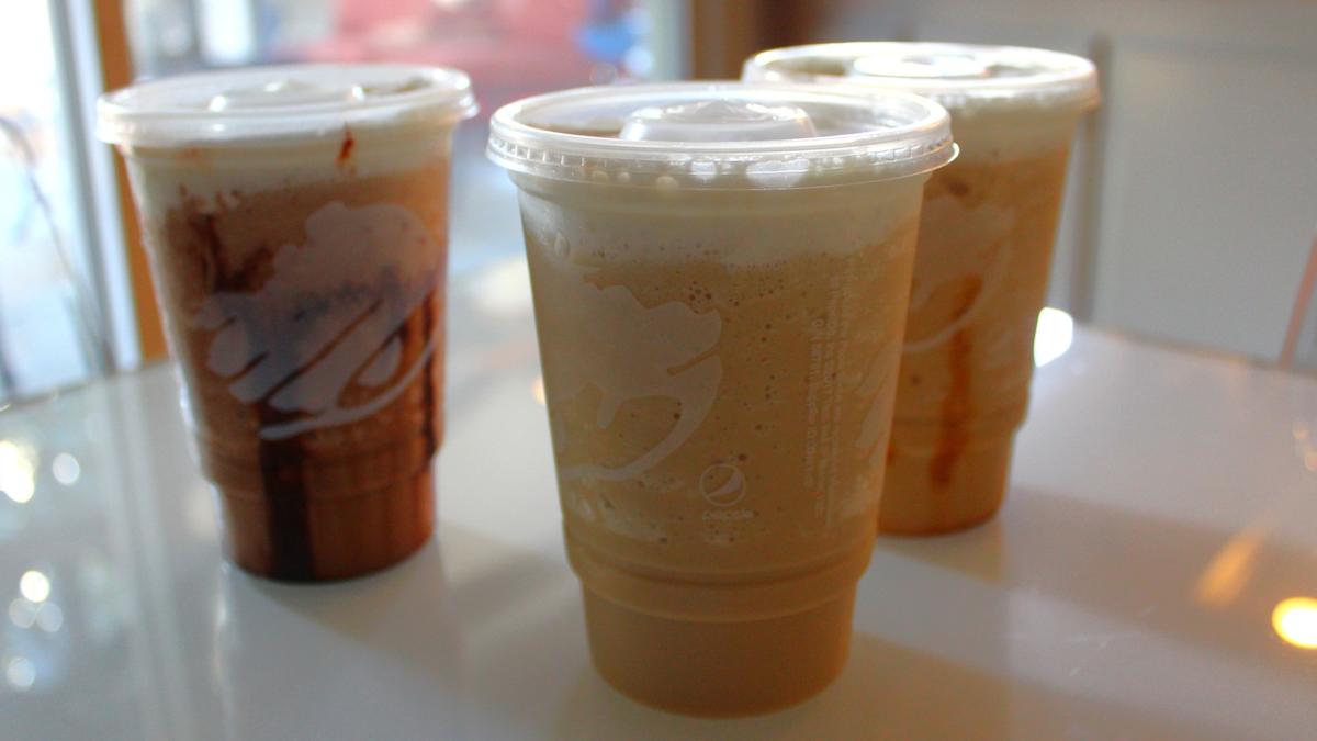 Taco Bell Coffee Chillers Review These Thick And Creamy Drinks Deliver