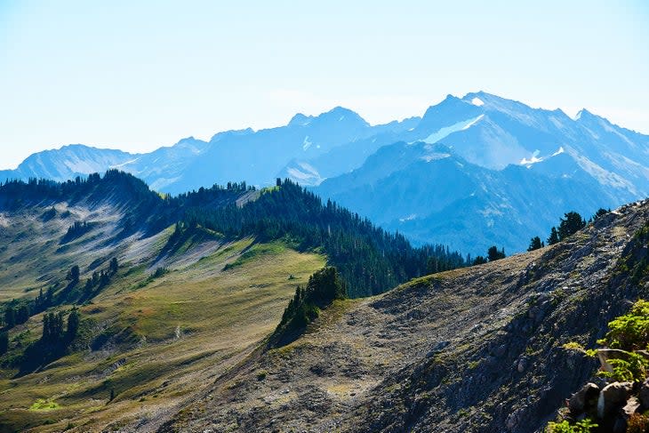 The view above Heart Lake in Seven Lakes Basin