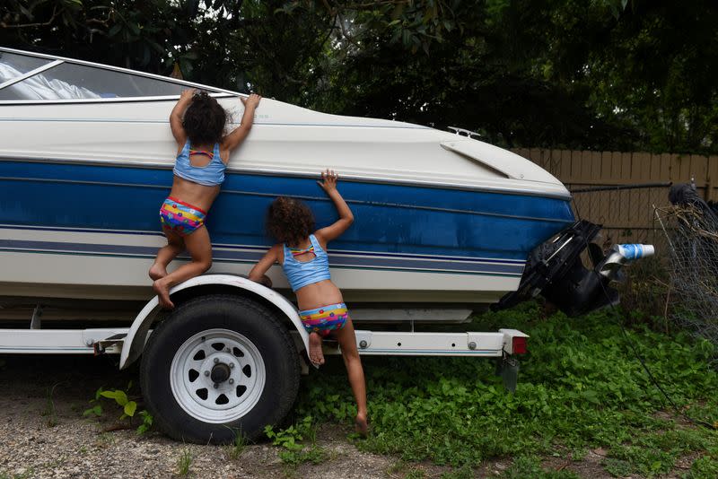 The Wider Image: Caring alone for two small girls, Texas father grapples with loss