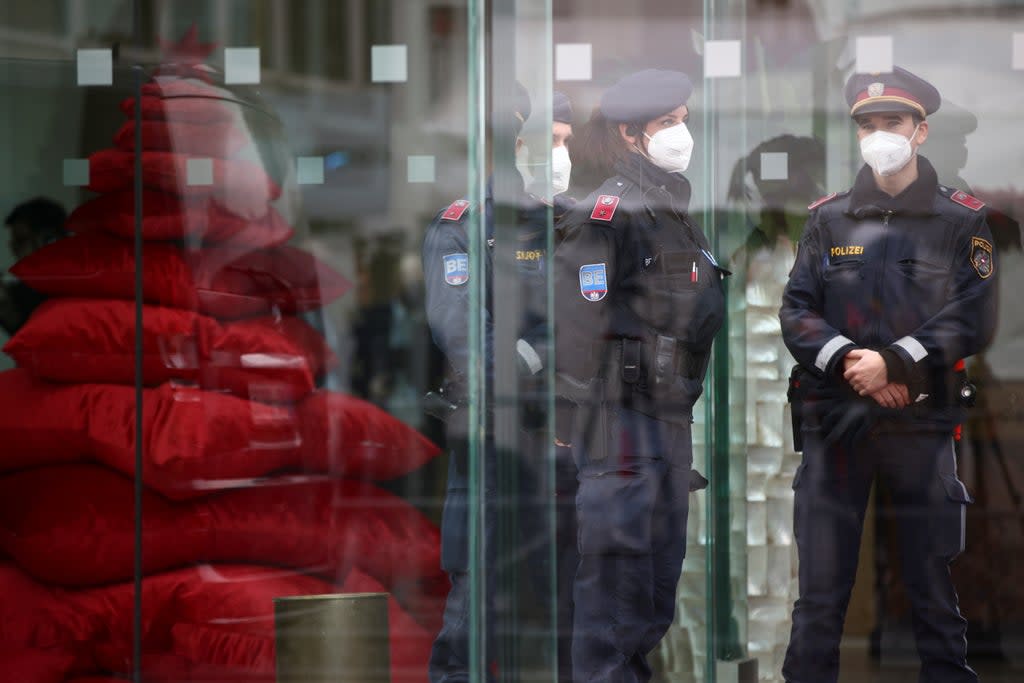 Police stand at the entrance of Palais Coburg, the site of a meeting of the Iran nuclear talks (REUTERS)