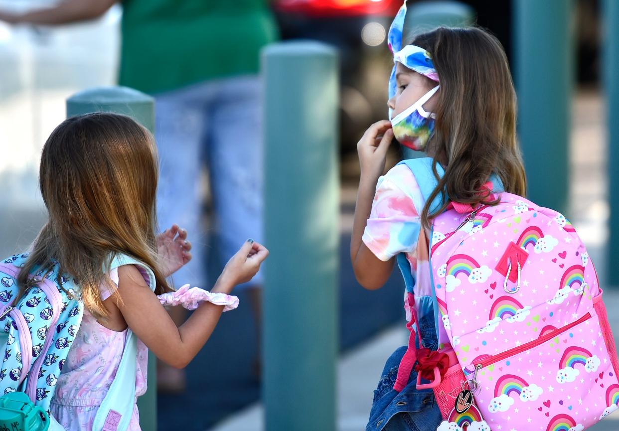 Students will return to school in Manatee and Sarasota counties on Wednesday, Aug. 10, 2022, under much different circumstances than in 2021, when COVID-19 was surging. Here, students return to school in 2021.  THOMAS BENDER/ SARASOTA HERALD-TRIBUNE