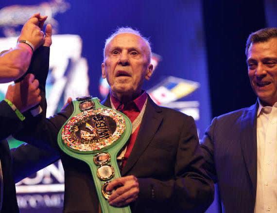 Former bantamweight and featherweight champion Eder Jofre, being honored by the WBC at its 2019 convention in Cancun, Mexico, died Sunday at 86 in Brazil.