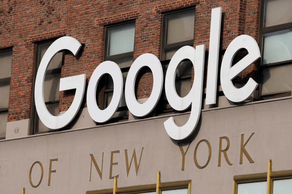 A logo is seen on the New York Google offices after they announced they will postpone their reopening in response to updated CDC guidelines during the outbreak of the coronavirus disease (COVID-19) in Manhattan, New York City, U.S., July 29, 2021. REUTERS/Andrew Kelly - RC2CUO95L0CI