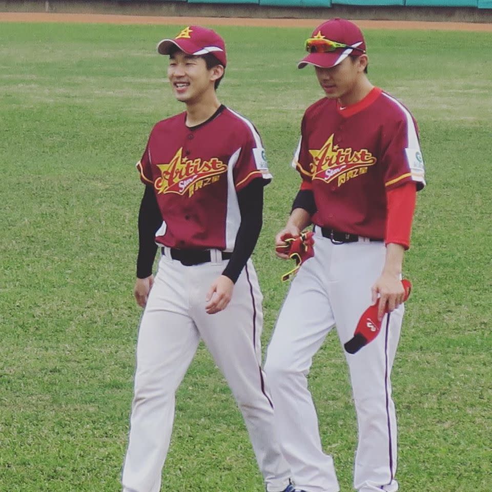 梅賢治與坤達因為打棒球認識。（圖／翻攝自臉書）