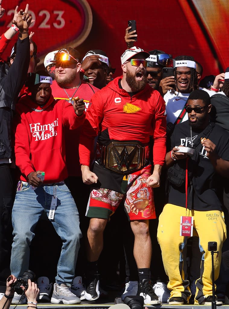 <p><strong>Travis Kelce celebrates Chiefs' Super Bowl win</strong></p>