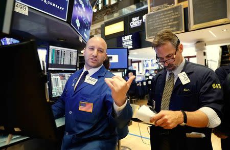 Traders work on the floor of the New York Stock Exchange (NYSE) in New York, U.S. May 22, 2018. REUTERS/Brendan Mcdermid