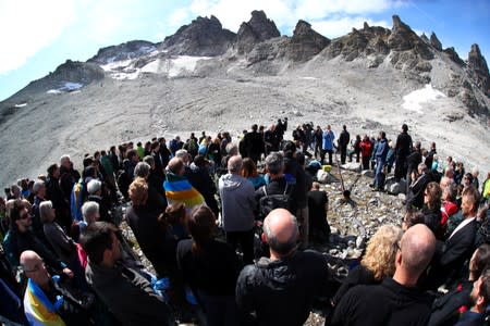 Environment NGOs, Alps protection associations commemorate dying glacier at on-site mourning ceremony