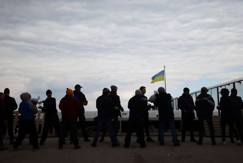Odessa residents prepare to defend city