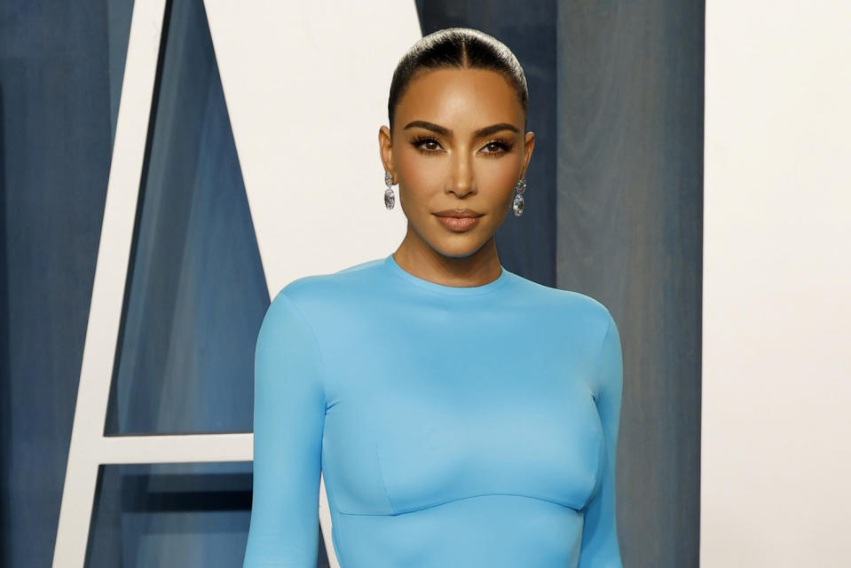 BEVERLY HILLS, CALIFORNIA - MARCH 27: Kim Kardashian attends the 2022 Vanity Fair Oscar Party hosted by Radhika Jones at Wallis Annenberg Center for the Performing Arts on March 27, 2022 in Beverly Hills, California. (Photo by Frazer Harrison/Getty Images)