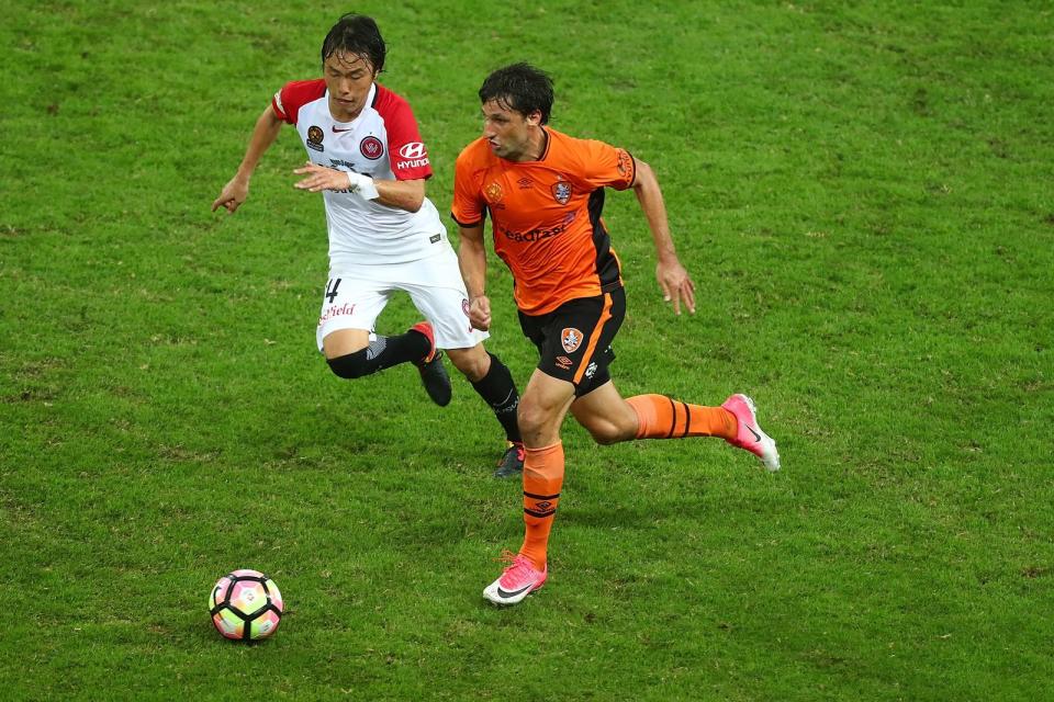 Im Jahr 2010 zog es Thomas Broich (rechts) nach Down Under: Bis 2017 stand er beim A-League-Klub Brisbane Roar unter Vertrag, mit dem er dreimal den australischen Meistertitel feiern durfte. (Bild: Chris Hyde / Getty Images)