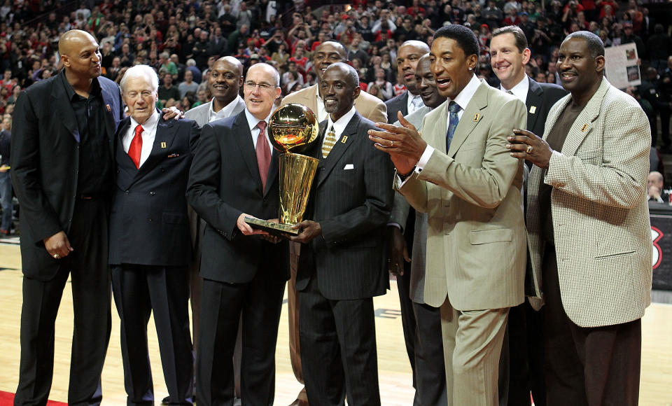 (L-R) Former players Scott Williams, assistant coach Johnny Bach, Dennis Hopson, John Paxson, Horace Grant, Craig Hodges, Stacey King, Michael Jordan, Scottie Pippen, Will Purdue and Cliff Levingston of the Chicago Bulls for the recognition ceremony of the Bulls 1st NBA Championship in 1991.