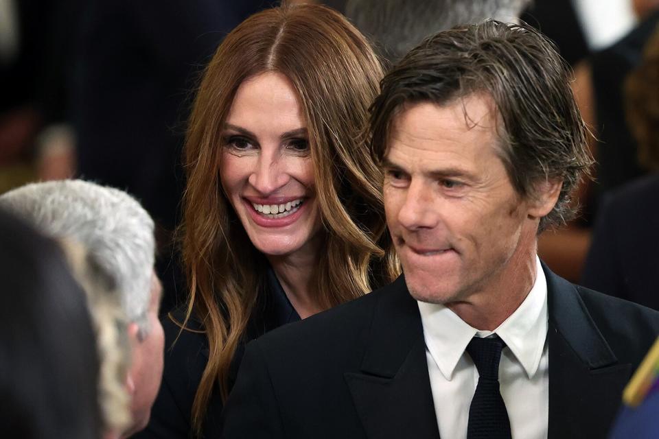 Actress Julia Roberts and her husband cinematographer Daniel Moder talk to Dr. Anthony Fauci during a reception for the 2022 Kennedy Center honorees at the White House on December 04, 2022 in Washington, DC.
