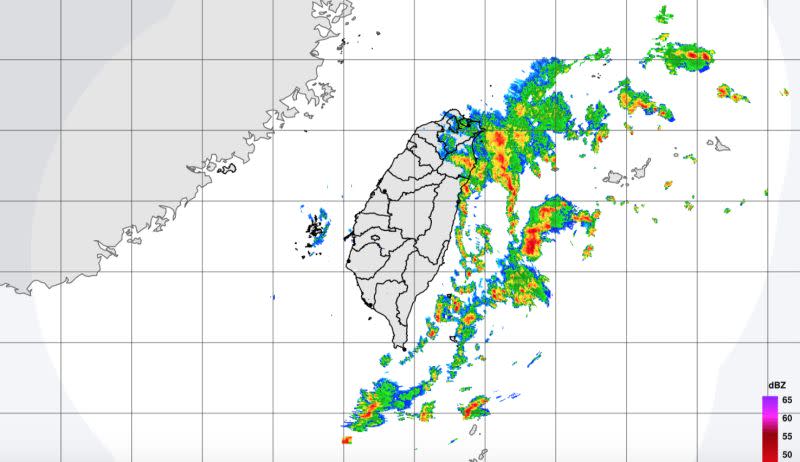 ▲中央氣象局表示，受到東北風影響及對流雲系發展旺盛，今（25）日宜蘭縣山區有局部超大豪雨或大豪雨發生，請民眾慎防坍方、落石及溪水暴漲。（圖／翻攝自中央氣象局）