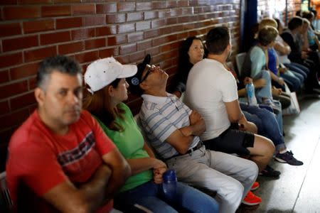 Venezuelan citizens wait to cast their votes in a polling station during a nationwide election for new governors in Caracas, Venezuela, October 15, 2017. REUTERS/Carlos Garcia Rawlins