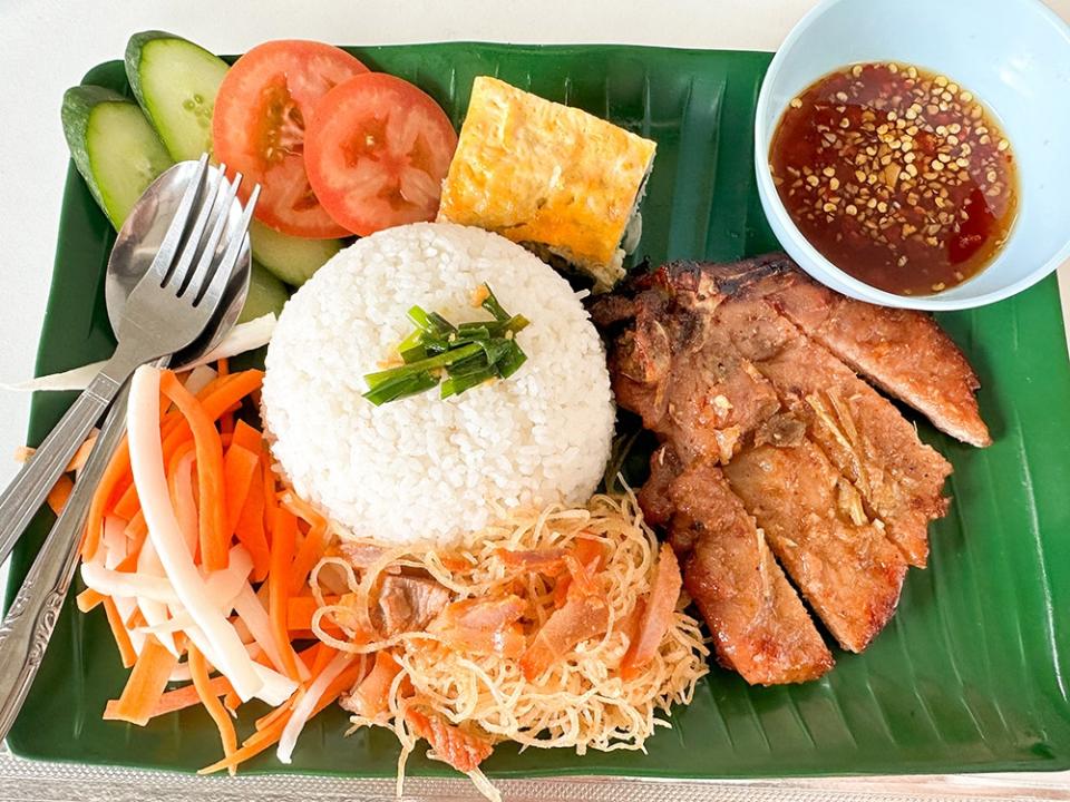 Get the 'Com Tam' if you're feeling hungry as it's a hefty platter with grilled pork chop, steamed omelette with minced pork, and that addictive shredded pork skin.