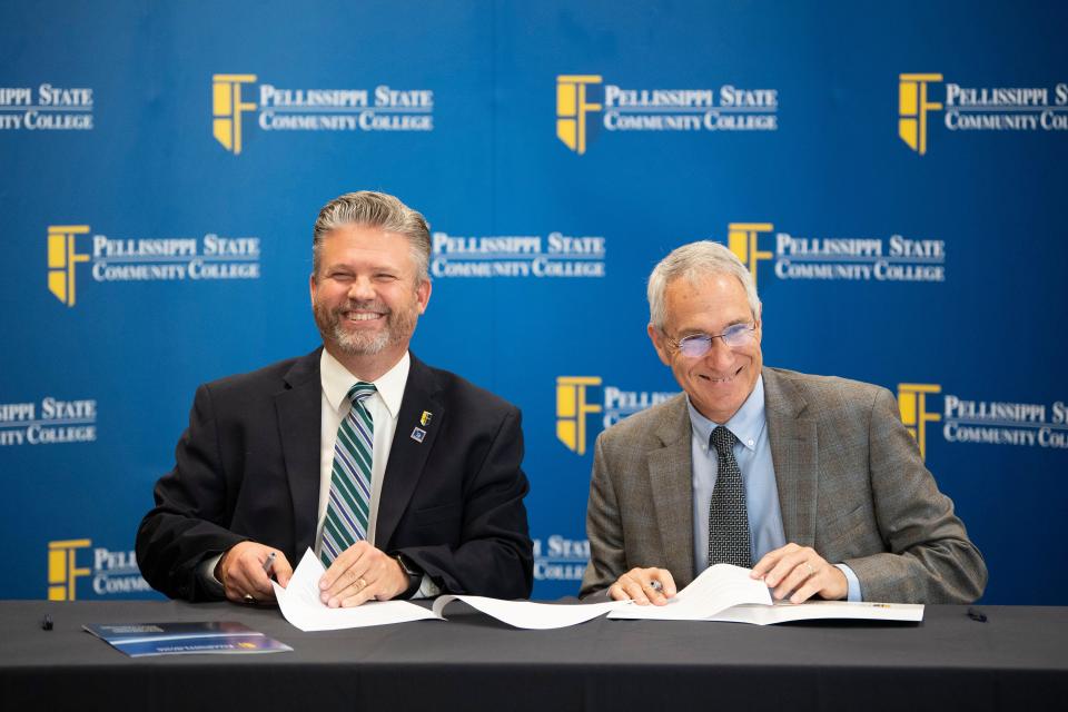 Pellissippi State President Anthony Wise, left, and ORNL Interim Director Jeff Smith sign a Memorandum of Understanding on Wednesday, May 31, 2023 in a ceremonial event to commemorate Pellissippi and ORNL's collaboration on creating new classes in Chemical Radiation Technology for the college and work and internship opportunities for students at ORNL. The classes, Radiochemistry, Analytical Chemistry, and Hazardous Waste Control will be taught by ORNL scientists. 