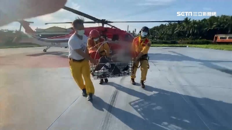 傷患抵達特搜大隊停機坪後，由救護車送往屏東基督教醫院治療。