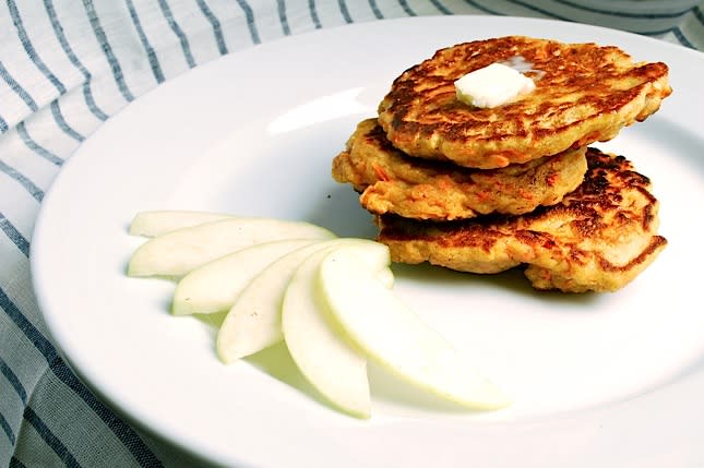 Healthy Carrot Cake Pancakes