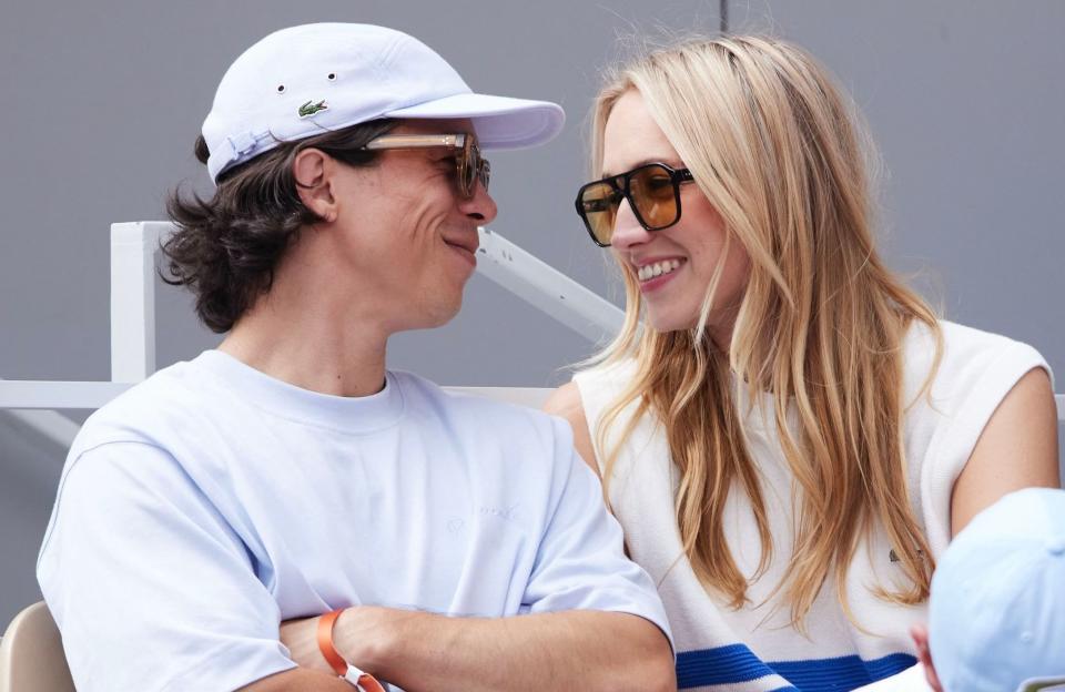 Roland-Garros 2024 : Chloé Jouannet et Sandor Funtek amoureux dans les tribunes