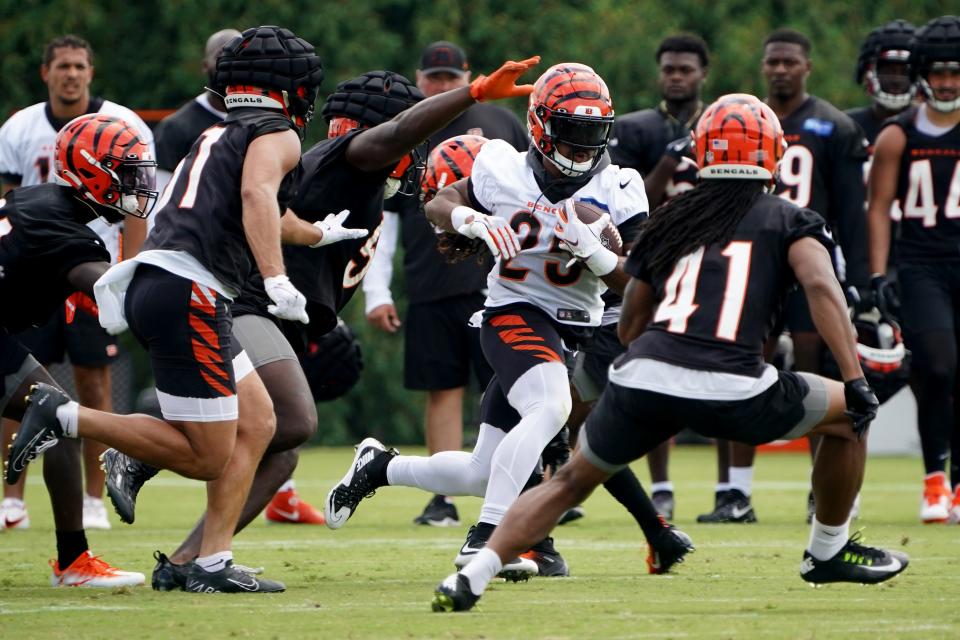 Cincinnati Bengals running back Chris Evans (25) runs downfield during Cincinnati Bengals training camp practice, Friday, July 29, 2022, at the practice fields next to Paul Brown Stadium in Cincinnati. 