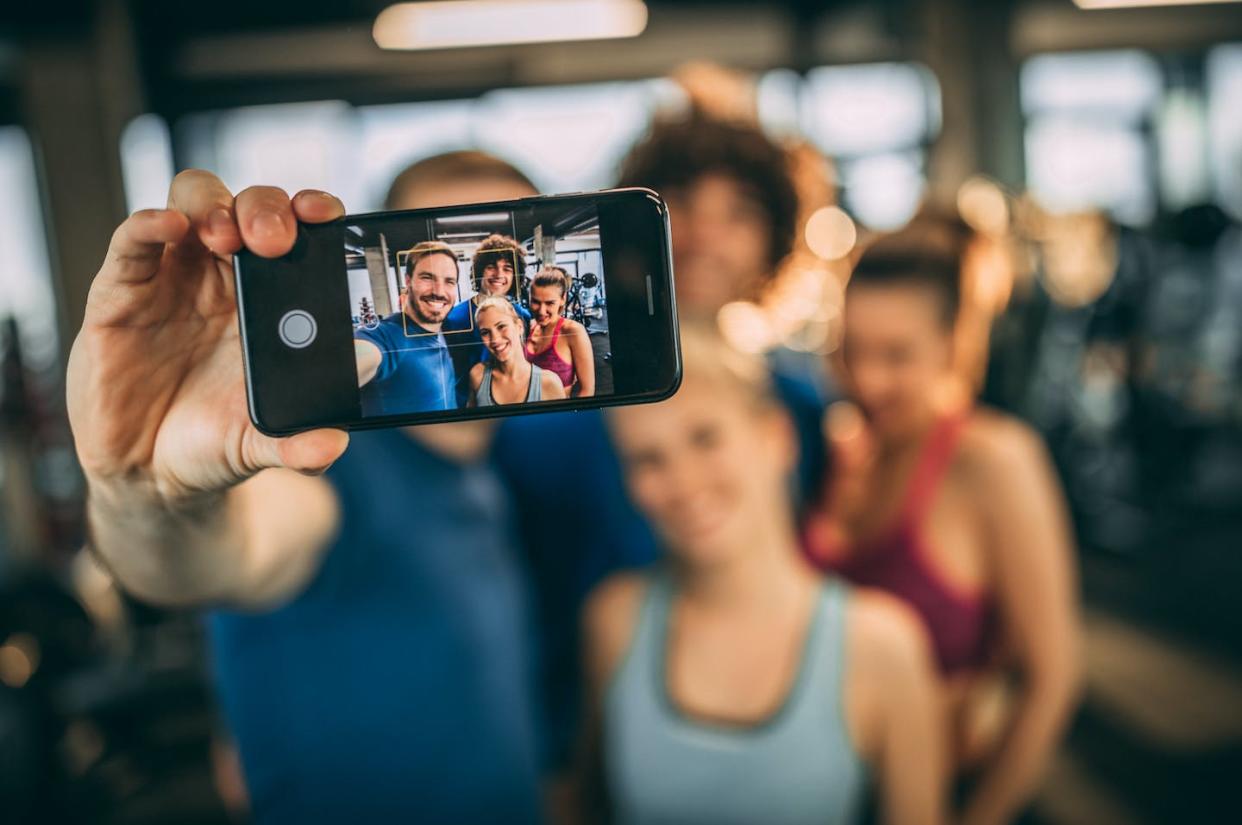 <a href="https://www.shutterstock.com/es/image-photo/friends-having-fun-gym-sunset-selfie-1022478574" rel="nofollow noopener" target="_blank" data-ylk="slk:Shutterstock / Gutesa;elm:context_link;itc:0;sec:content-canvas" class="link ">Shutterstock / Gutesa</a>