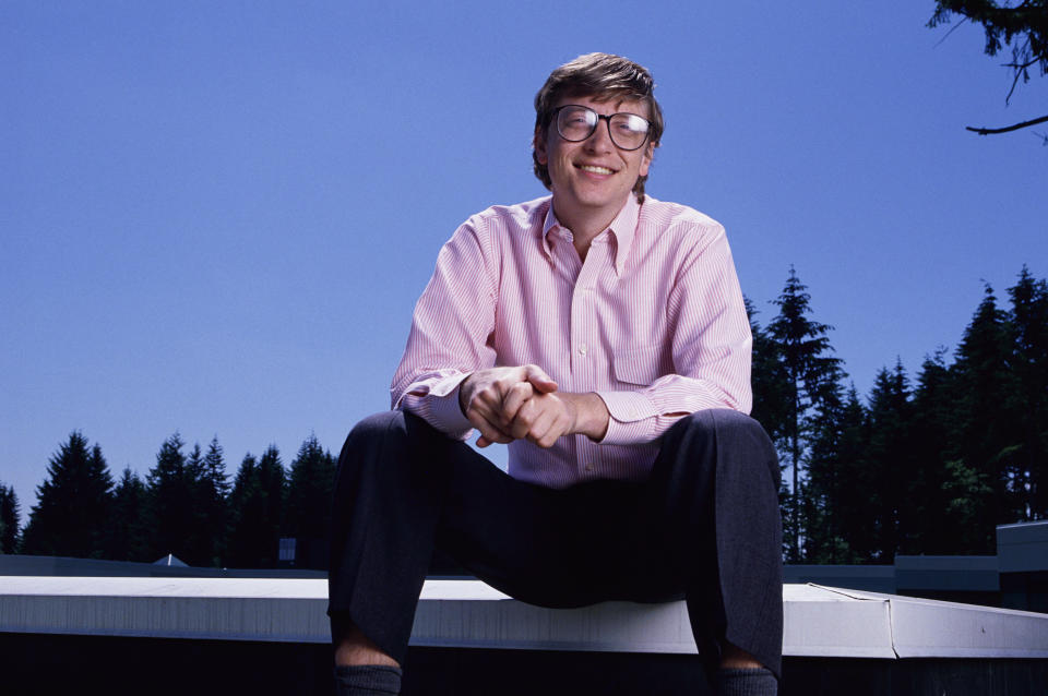 Bill Gates vor 32 Jahren auf dem Dach des Microsoft-Firmensitzes in Redmond. (Bild: Getty Images)
