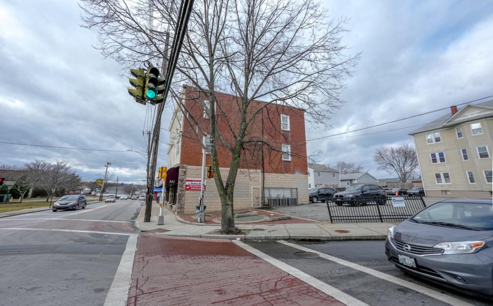 Developer proposes 4-story, 30-unit apartment building in Silver Lake, at 541 Hartford Ave, pictured.