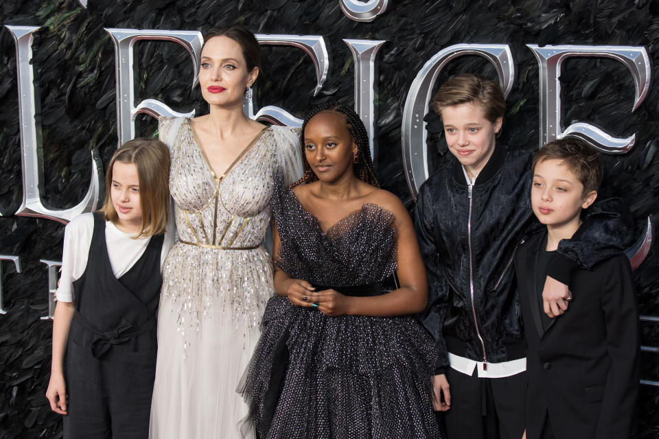 LONDON, ENGLAND - OCTOBER 09: (L-R) Vivienne Marcheline Jolie-Pitt, Angelina Jolie, Zahara Marley Jolie-Pitt, Shiloh Nouvel Jolie-Pitt and Knox Jolie-Pitt attend the European premiere of "Maleficent: Mistress of Evil" at Odeon IMAX Waterloo on October 09, 2019 in London, England. (Photo by Jeff Spicer/Getty Images)