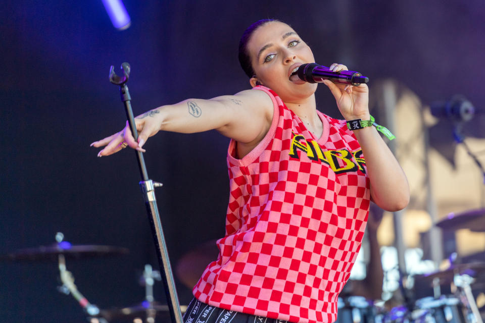 GLASGOW, SCOTLAND - JULY 10: Mae Muller performs on stage on the third day of the TRNSMT Festival at Glasgow Green on July 10, 2022 in Glasgow, Scotland. (Photo by Roberto Ricciuti/Redferns)