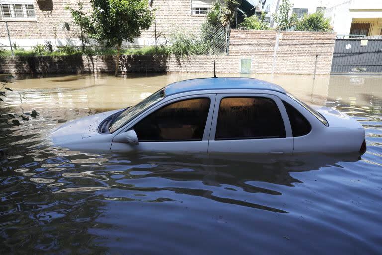 Crecida del Río por la sudestada en Tigre