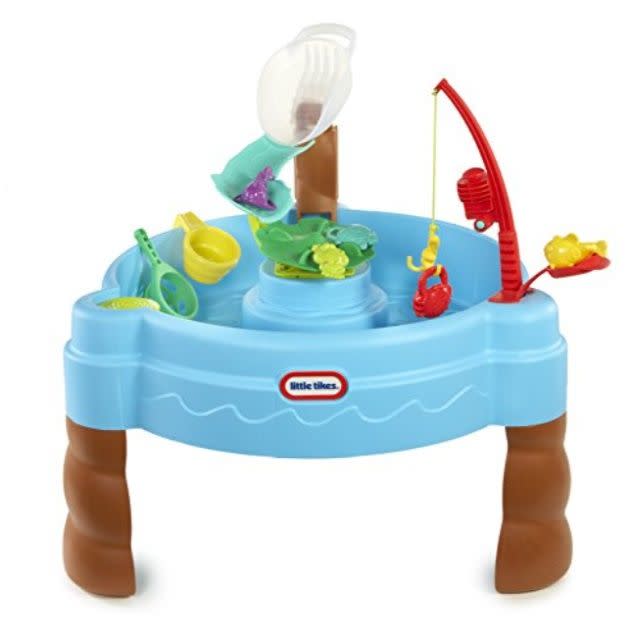 3) Fish 'n Splash Water Table