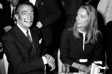 Salvador Dali et Amanda Lear au défilé de mode Martha Salutes Valentino à l'hôtel St. Regis à New York le 22 février 1967.