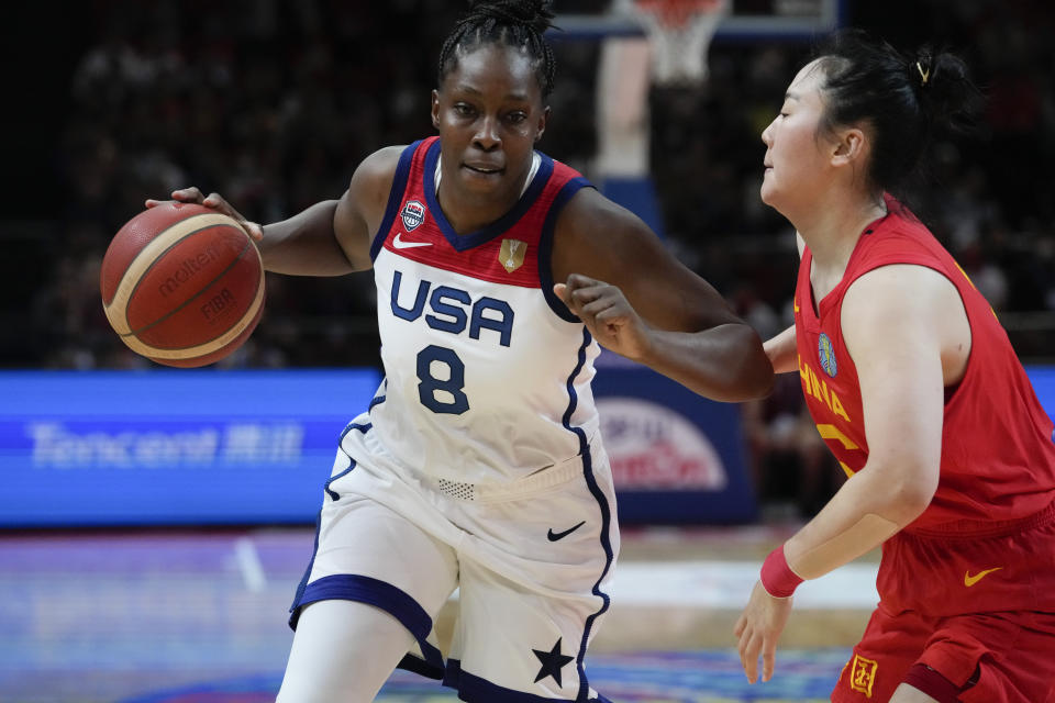 United States' Chelsea Gray attempts to pass China's Wu Tongtong, right, during their game at the women's Basketball World Cup in Sydney, Australia, Saturday, Sept. 24, 2022. (AP Photo/Mark Baker)