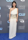 <p>Die italienische Schauspielerin Alessandra Mastronardi glich in ihrem Chanel-Kleid einer griechischen Göttin. Das One-Shoulder-Kleid wurde durch eine Brosche und eine korsettartige Einlassung verziert. (Bild: Jordan Strauss/Invision/AP Photo) </p>