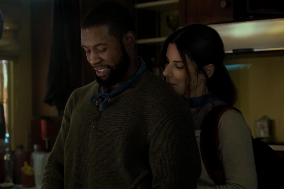 Trevante Rhodes and Sandra Bullock in "Bird Box." (Photo: Netflix)