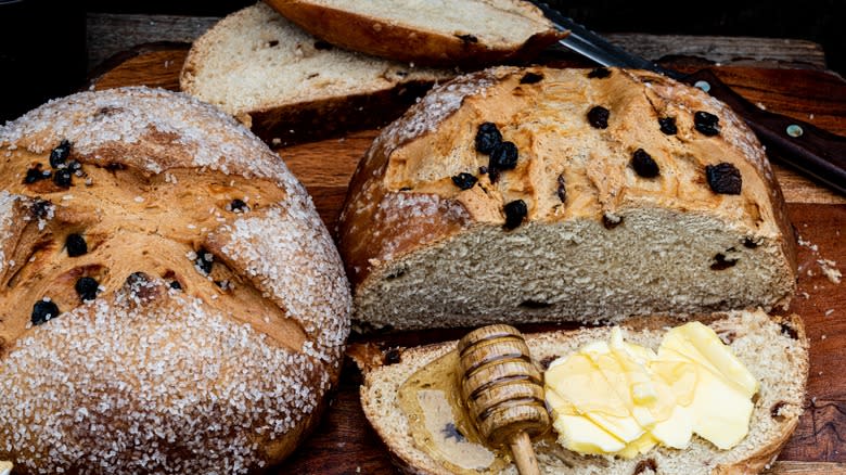 Soda bread, honey, and butter