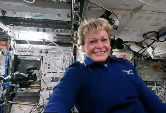 Gepensioneerde astronaute Peggy Whitson, commandant van de tweede volledig commerciële vlucht naar het internationale ruimtestation ISS, praat met CBS News over de voortgang van haar missie en haar rol bij de ontwikkeling van een privéruimtestation.  / Fotocredit: Axiom Space