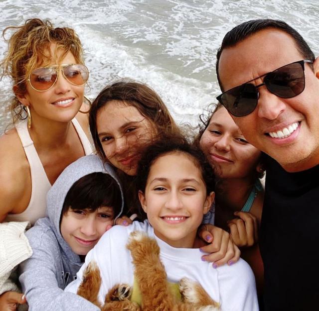 Alex Rodriguez Has Family Dinner With Daughters: Photo – Hollywood Life