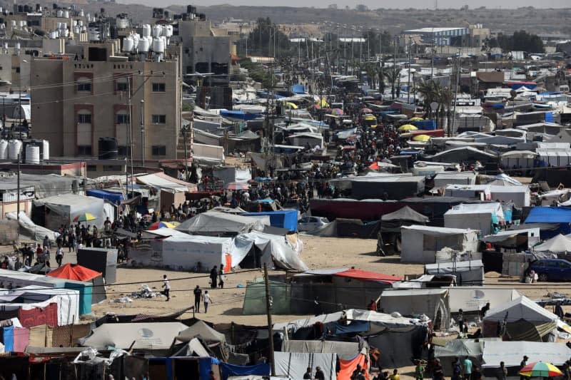 A view of a camp for internally displaced Palestinians near the border with Egypt, in Rafah, southern Gaza Strip. Omar Ashtawy/APA Images via ZUMA Press Wire/dpa