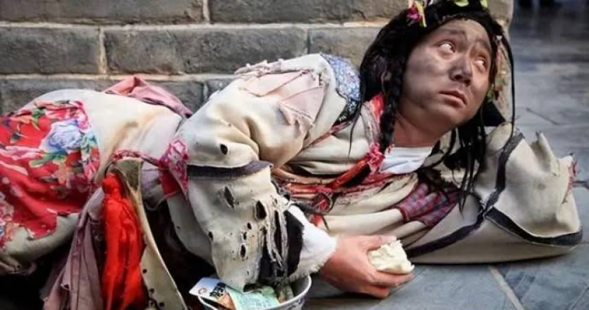 中國一名演員扮演「乞丐」長達12年時間。（圖／翻攝自頂端新聞）