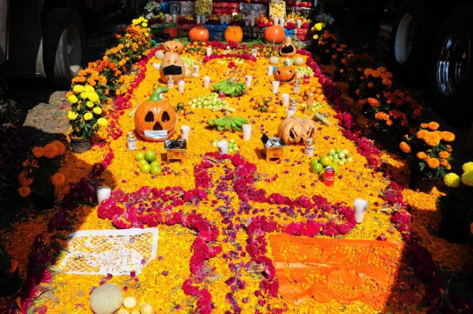 Ofrenda de Día de Muertos en la Central de Abasto de la CDMX. Foto: Daniel Augusto | Cuartoscuro