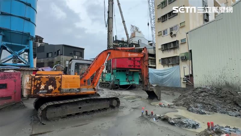 里長痛批建商不理還恐嚇住戶。（圖／翻攝畫面）