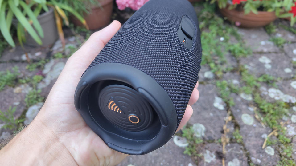 Portable speaker: JBL Charge 5 Wi-Fi