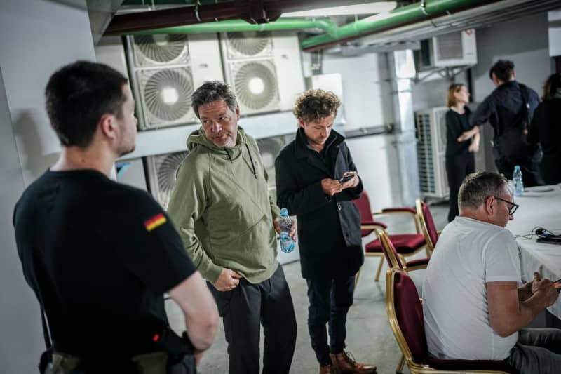 German Minister for Economic Affairs and Climate Protection Robert Habeck stands with an employee, security officers and delegation members during an air raid alarm in a shelter, the hotel's underground car park. Kay Nietfeld/dpa