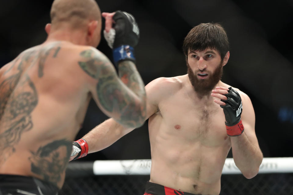 DALLAS, TX - JULY 30: (R-L) Magomed Ankalaev battles Anthony Smith in their Light Heavyweight bout during the UFC 277 event at American Airlines Center on July 30, 2022, in Dallas, Texas, United States. (Photo by Alejandro Salazar/PxImages/Icon Sportswire via Getty Images)