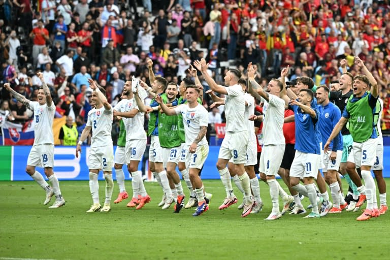 La joie des joueurs slovaques après leur victoire 1-0 face à la Belgique, le 17 juin 2024 à Francfort (JAVIER SORIANO)